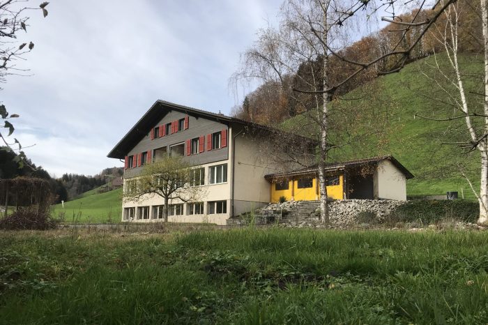 Straßenansicht Raum für Geistiges Heilen - Bern/Emmental - freistehendes Haus im Tal